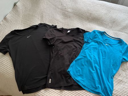 3er Set Nike Sport T-Shirts Grösse S guter Zustand