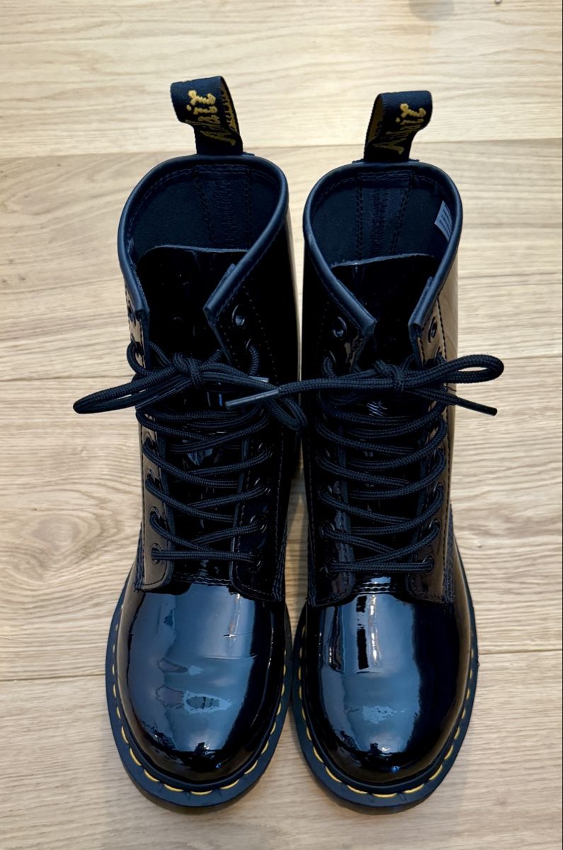 Dr. Martens Damenschuhe: Dr. Martens Lackstiefel Schwarz – Neu (gemäss Beschreibung) aus Zürich von CALI8053
