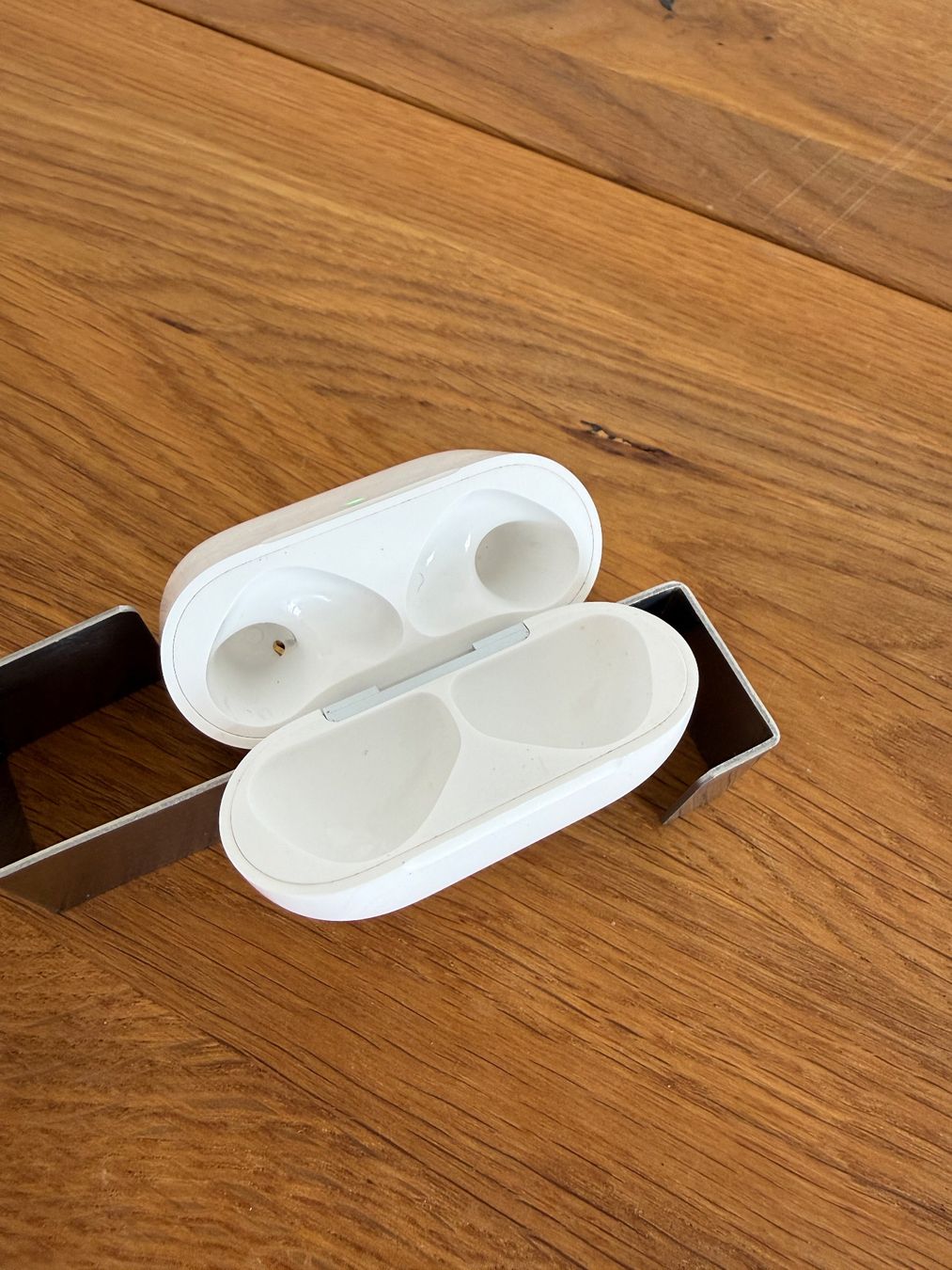 Apple Kopfhörer: APPLE AirPods 4 Charging Case – Gebraucht aus Lausanne von Nine1982 2