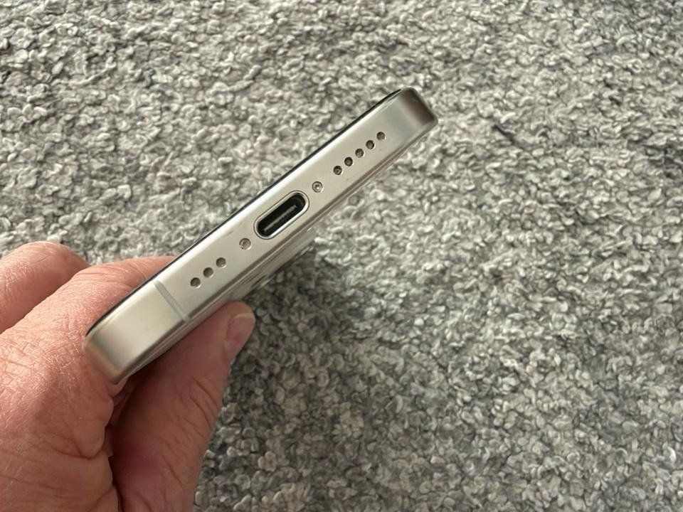 Apple Handys / Smartphones: Apple iPhone 15pro – Gebraucht aus Reinach BL von colmarer 6