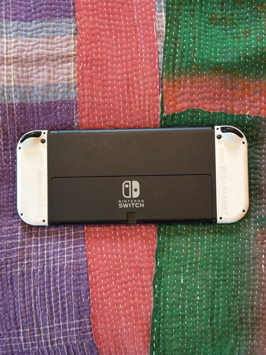 Nintendo Console: Nintendo Switch OLED - Edition Blanche - Comme Neuf! – Nuovo (secondo la descrizione) da Conches venduto da Hvanesse 1