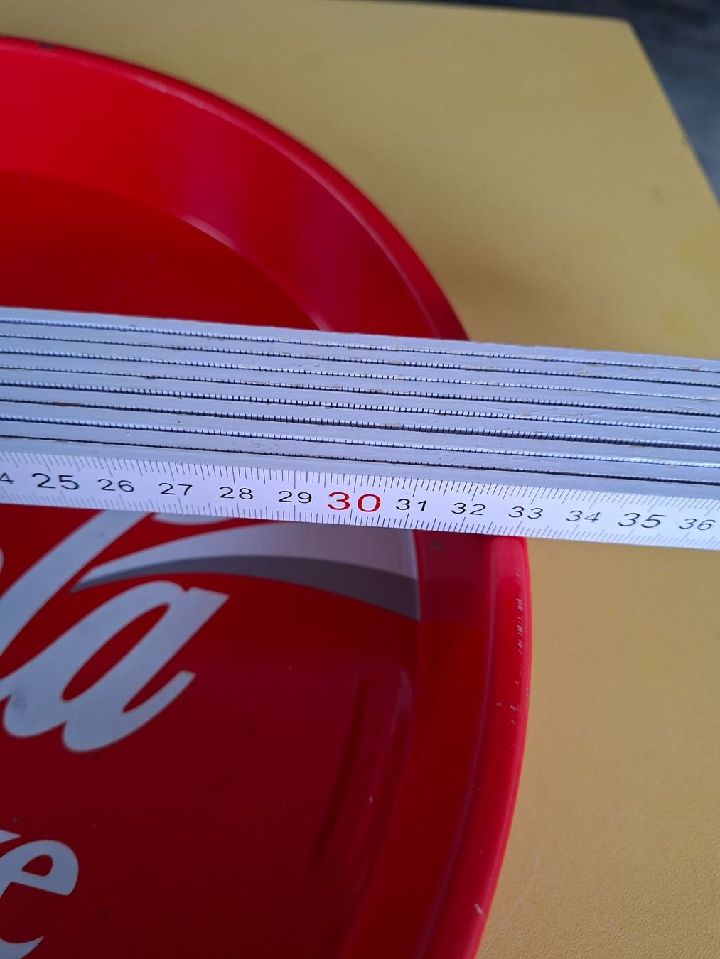 Coca-Cola Untersetzer: Coca-Cola Blechtablett rund rot 35cm gebraucht – Gebraucht aus Ehrendingen von CHMEX 3