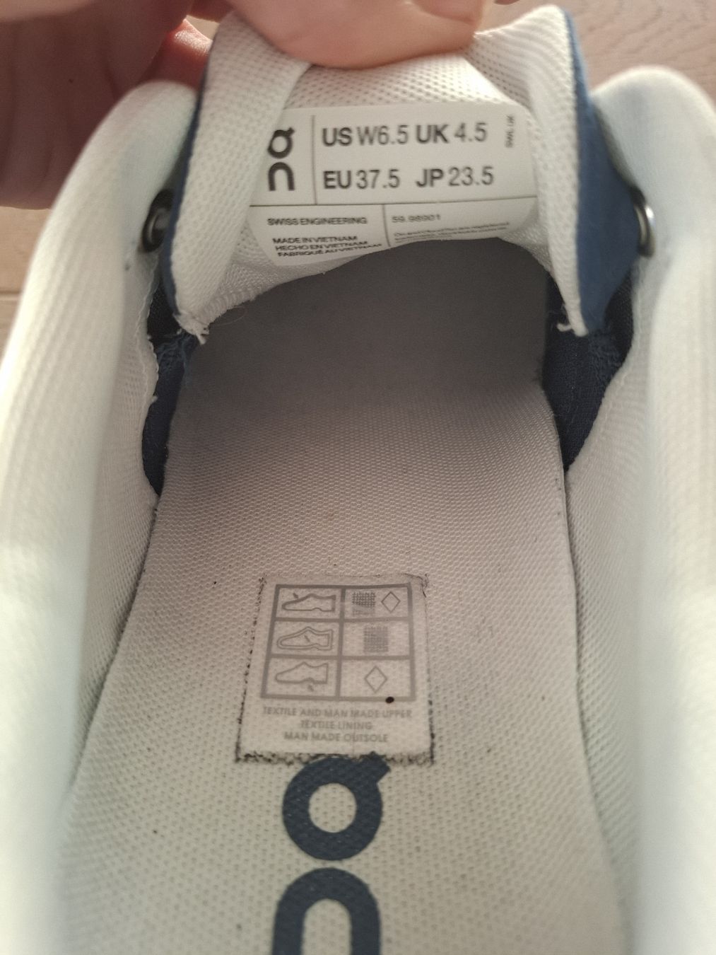 On Damenschuhe: ON Cloud 6 blau Damen 37.5 – Gebraucht aus Seuzach von ssz_j8tb 3
