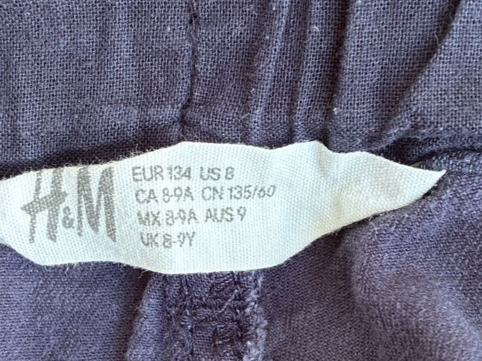 Pantaloni: Kurze Hose Jeans dunkelblau, Grösse 134 – Usato da Guntershausen venduto da Gloominati 2