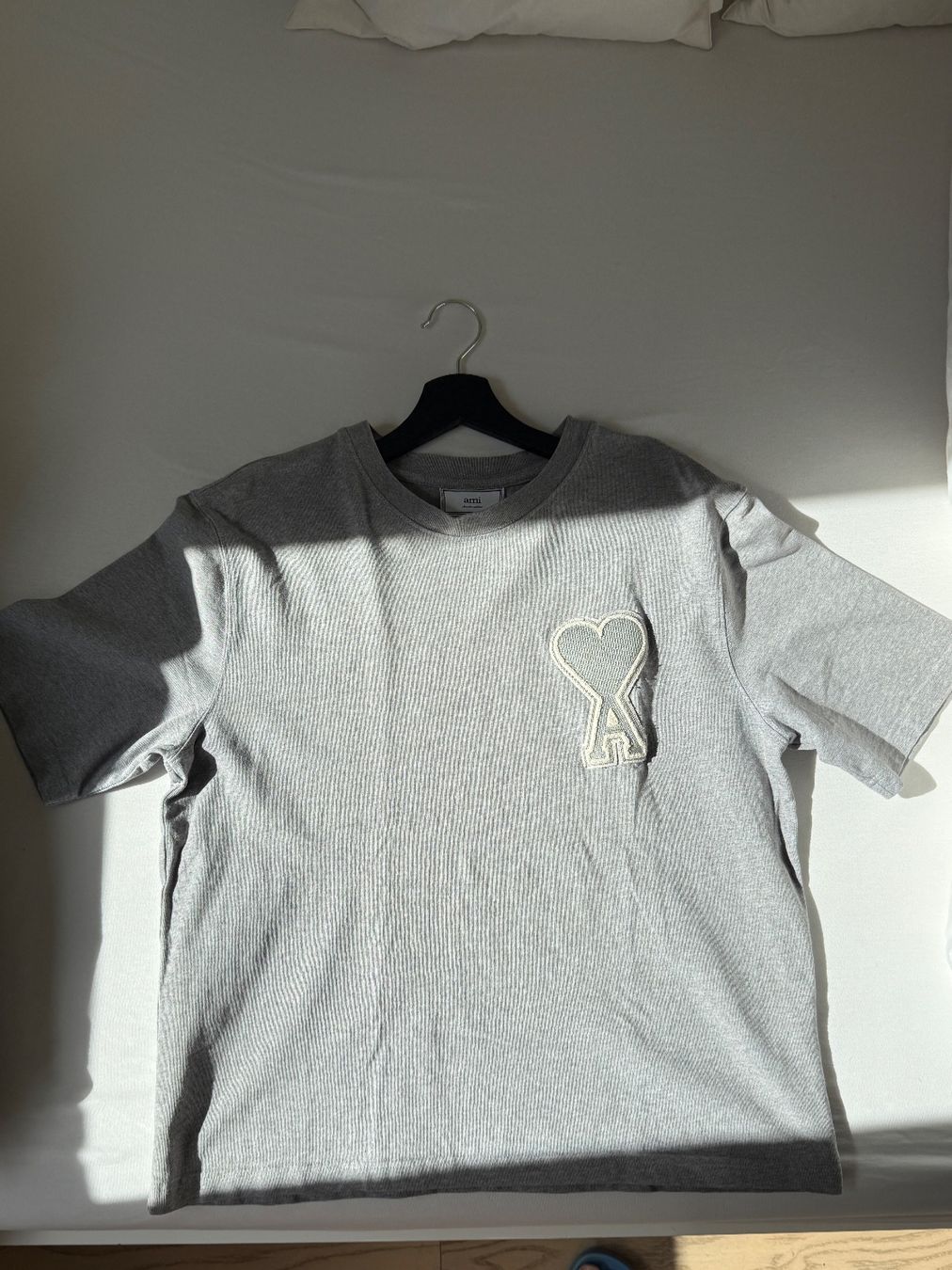T-Shirts: AMI Paris T-Shirt - Grösse M - Sommer Kollektion - Top Zu... – Gebraucht aus Bottmingen von urs_ly75