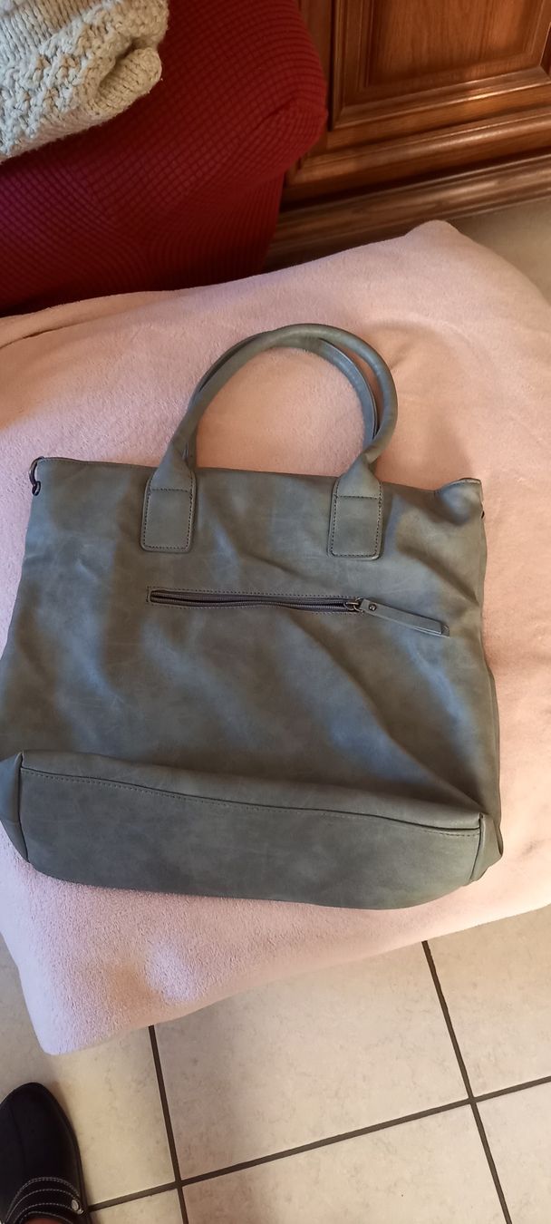 Borse da donna: Sac é main 2 anses gris avec motif clous – Usato da Yverdon-les-Bains venduto da Monique6 1