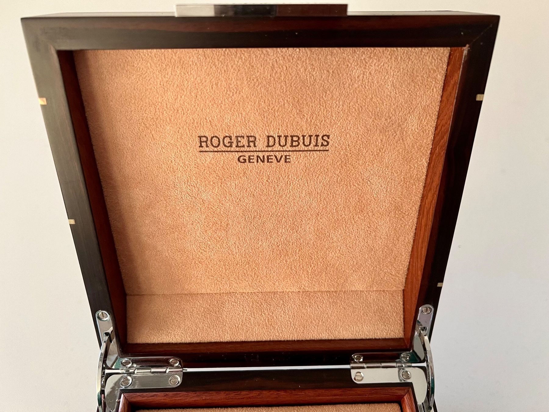 Roger Dubuis Orologi: ROGER DUBUIS precious wood watch box with inserts – Usato da Mont-sur-Lausanne venduto da vmi_ym5l 5