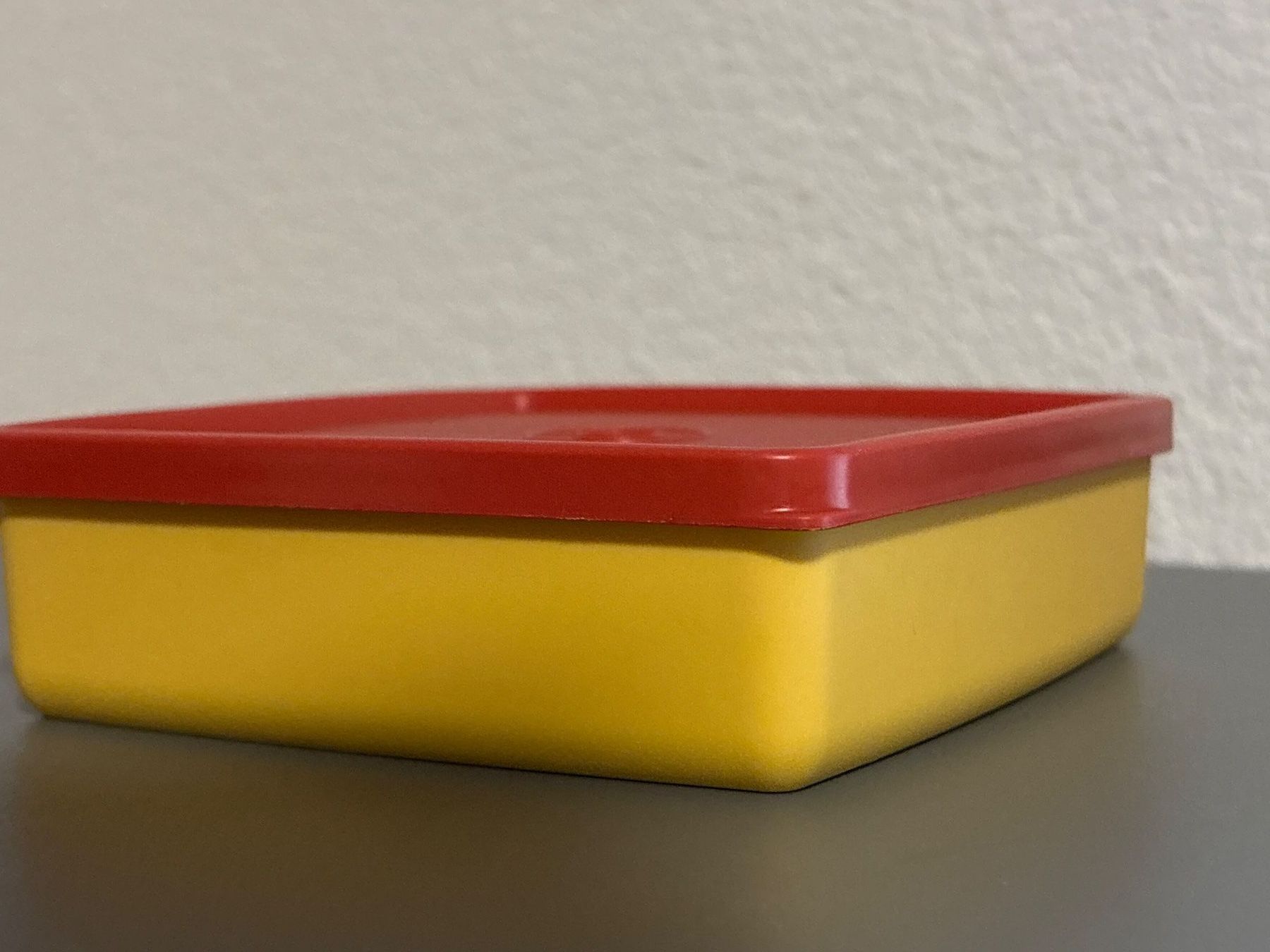 Tupperware Contenitori & Simili: Tupperware Dose, Klassiker, gelb/rot, Retro, Vintage – Usato da Ibach venduto da lisch3 1