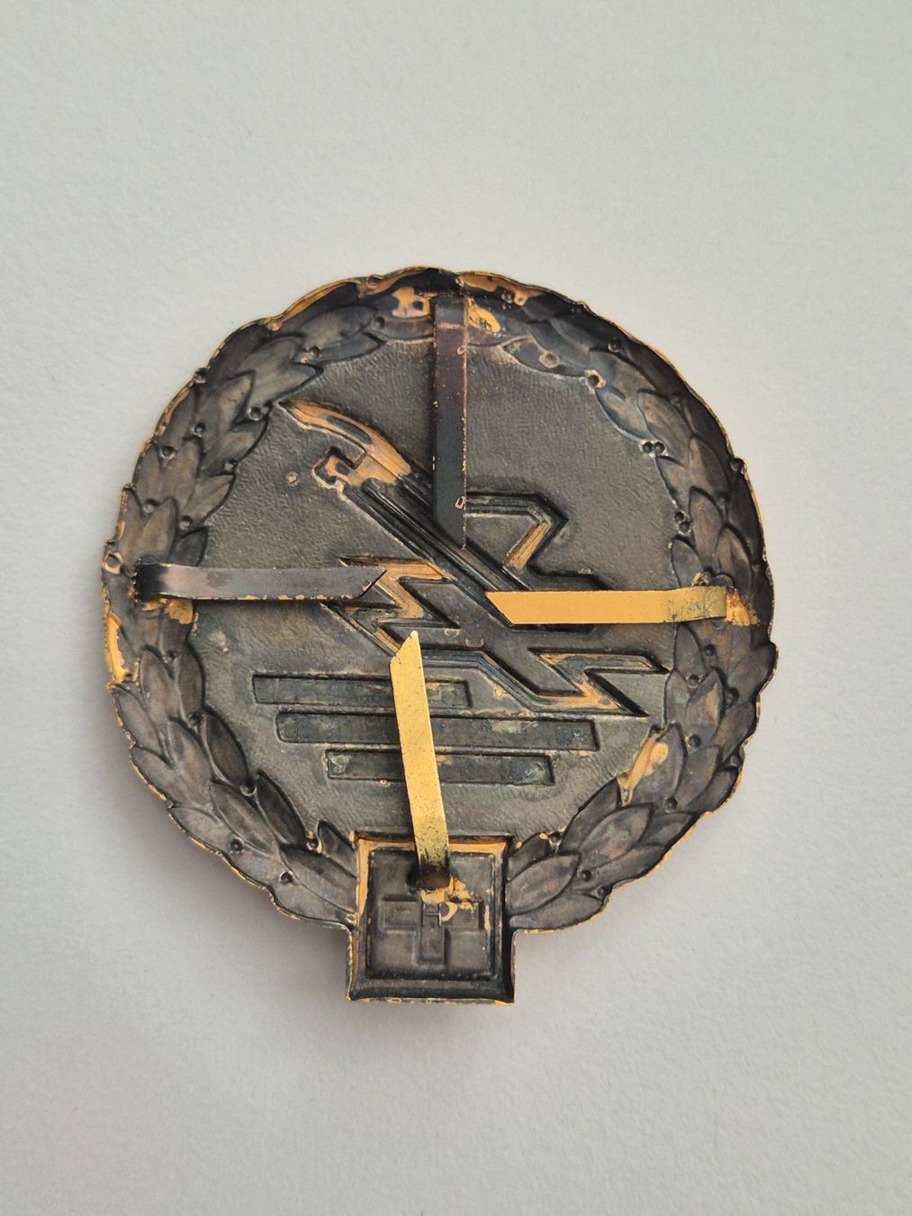 Armée suisse Plaquettes & Badges: Luftwaffe Béretemblem Gold – Neuf (Voir description) à Rüti ZH par pep_l9zp 1