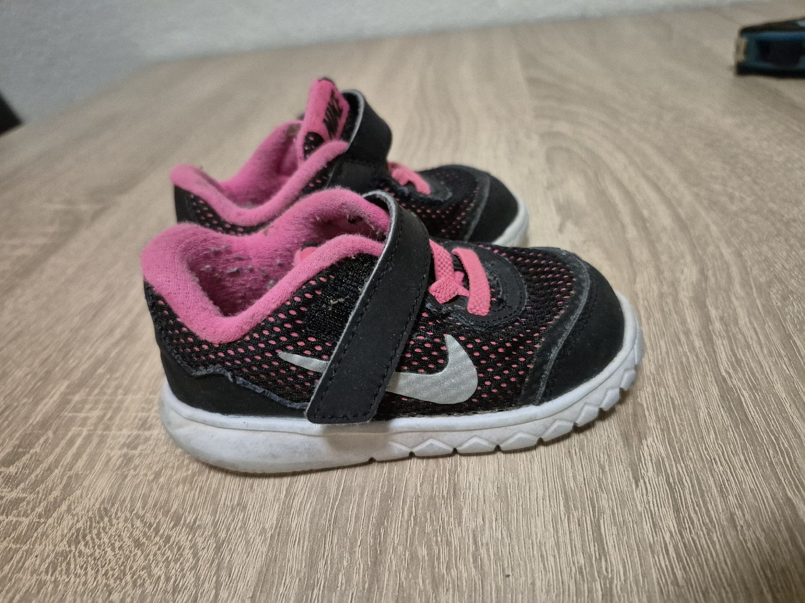 Nike Scarpe per ragazzi: Nike Baby schuhe grösse 20-21 – Usato da Schöfflisdorf venduto da kin_2dp9 1