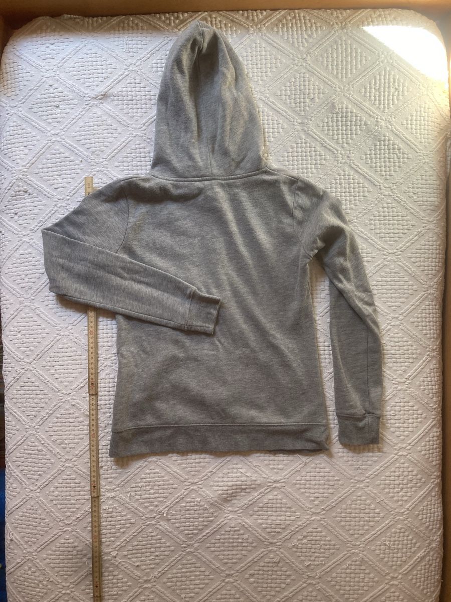 H&M Pulls et sweat-shirts: Pullover à capuche  – D'occasion à Cortébert par col_h56s 1