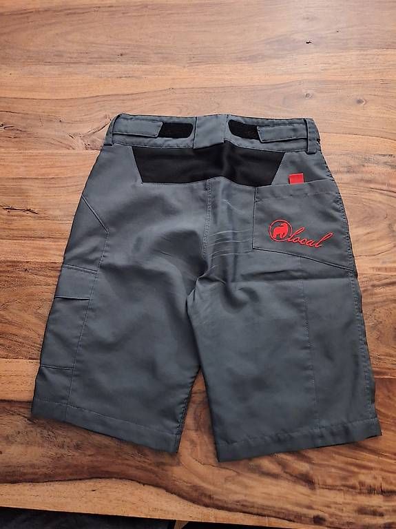 Pantaloni: Local Bike-Shorts Damen L – Usato da Naters venduto da Pluto2025 2