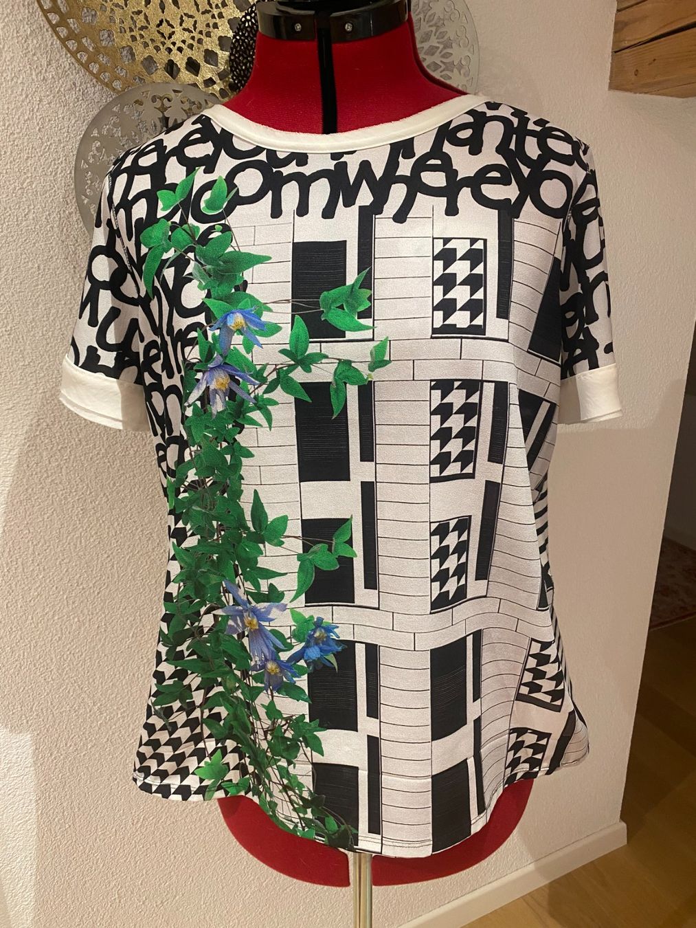 Marc Cain T-Shirts: Marc Cain T'Shirt, Gr. N5 oder D42 – Gebraucht aus Regensdorf von Pointer2009