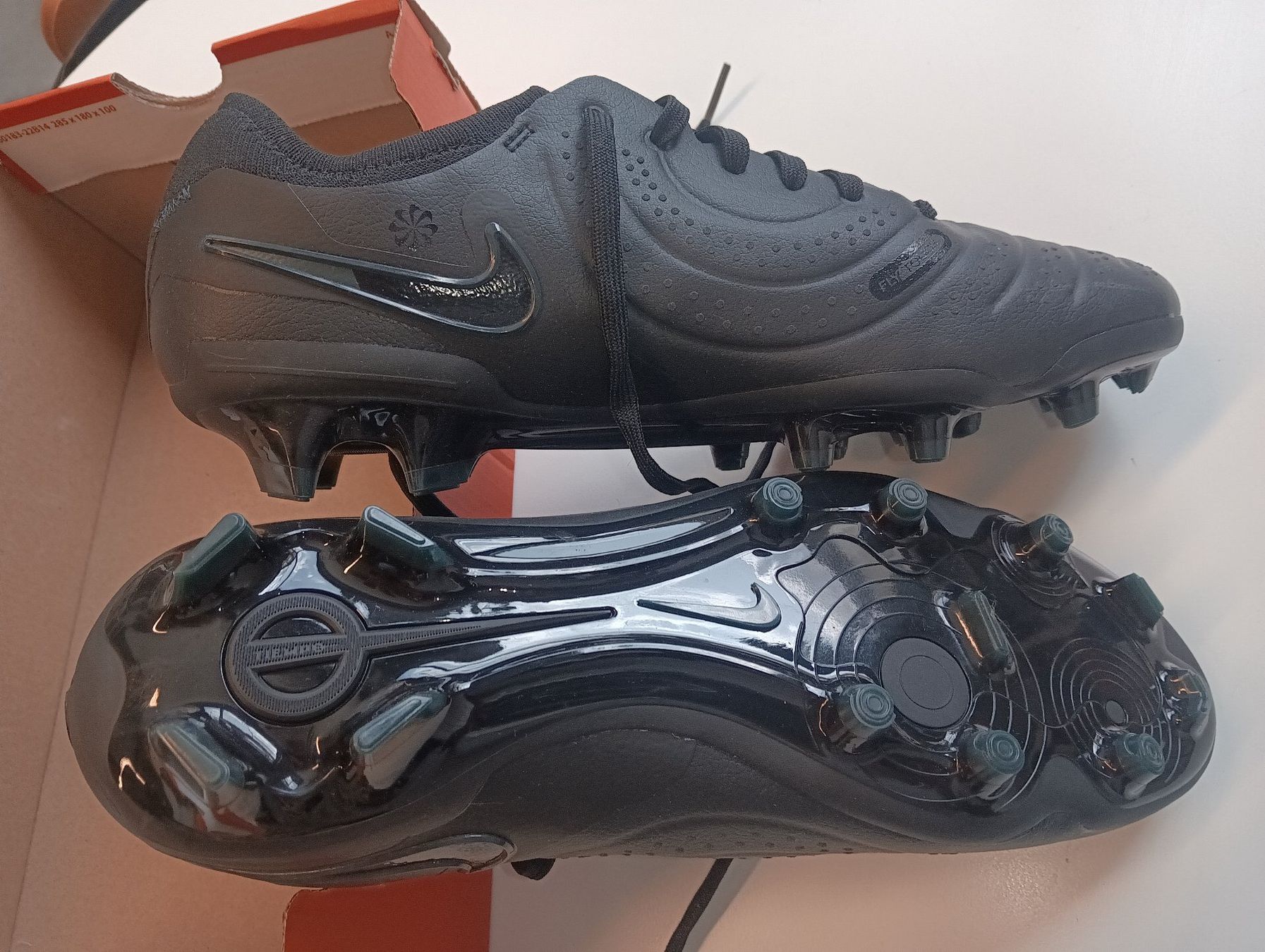 Nike Schuhe für Jungen: Fussballschuhe – Neu und originalverpackt aus Nänikon von dbzh 1