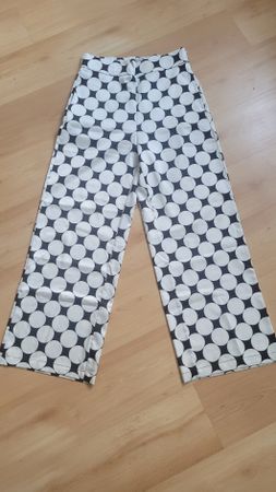 Kleiderhose, Grösse L. Marke SFERA.