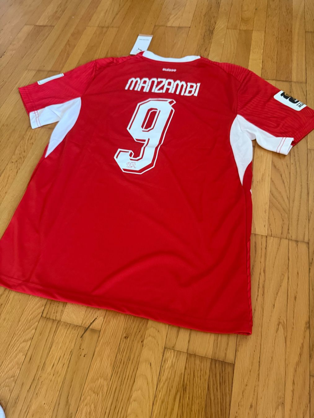 Camicie: Schweiz Johan Manzambi Trikot #9 - L – Nuovo e nell'imballaggio originale da Zürich venduto da PMJ-Shop 4
