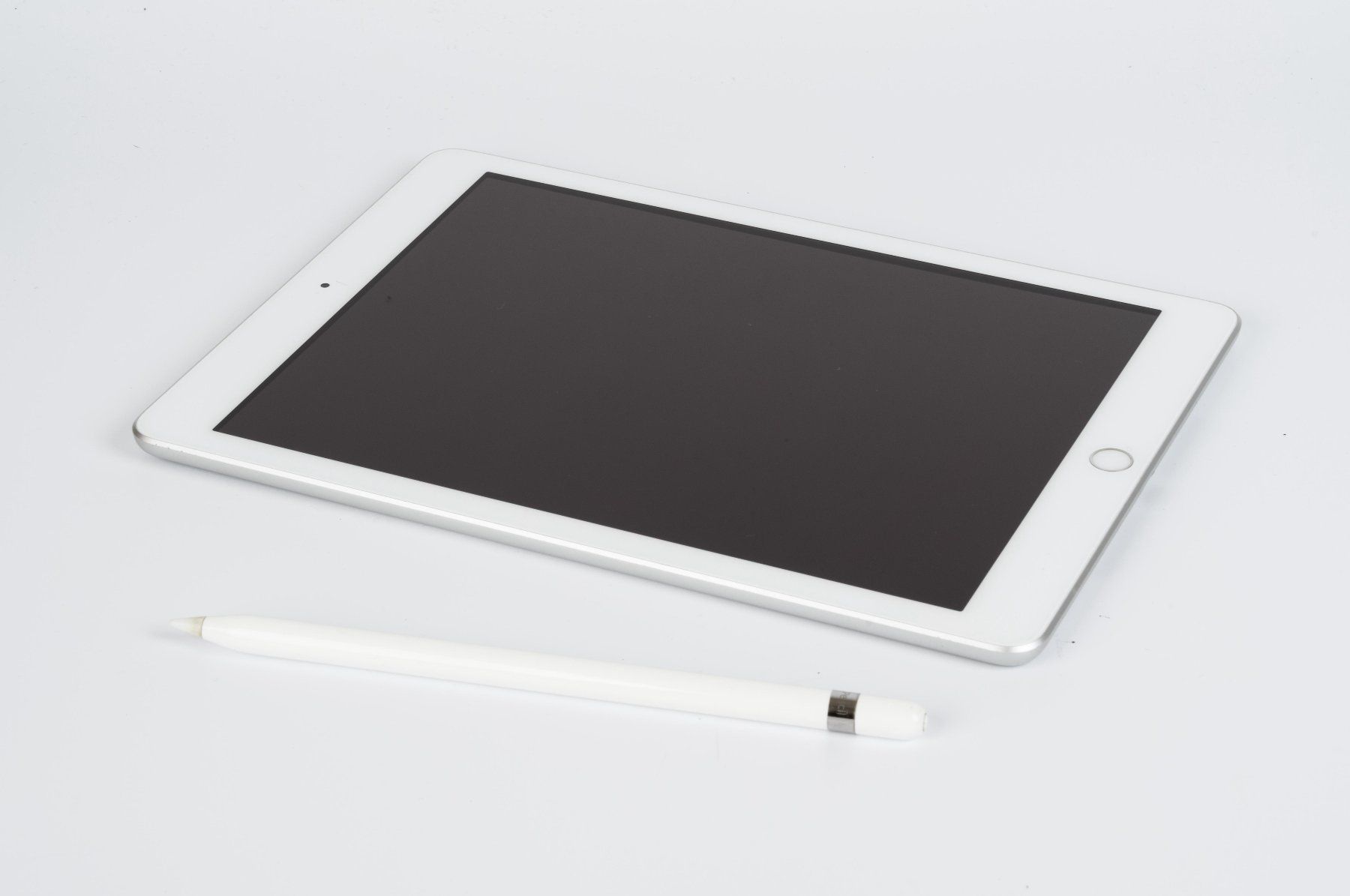 Apple Tablet PC: Apple iPad 6. Generation mit Apple Pencil – Usato da Ballwil venduto da Mitternacht_01