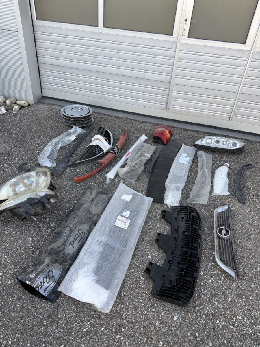 Tutti pezzi di ricambio auto: Ab 1.- Autoteile Konvolut – Usato da Grenchen venduto da JJ___