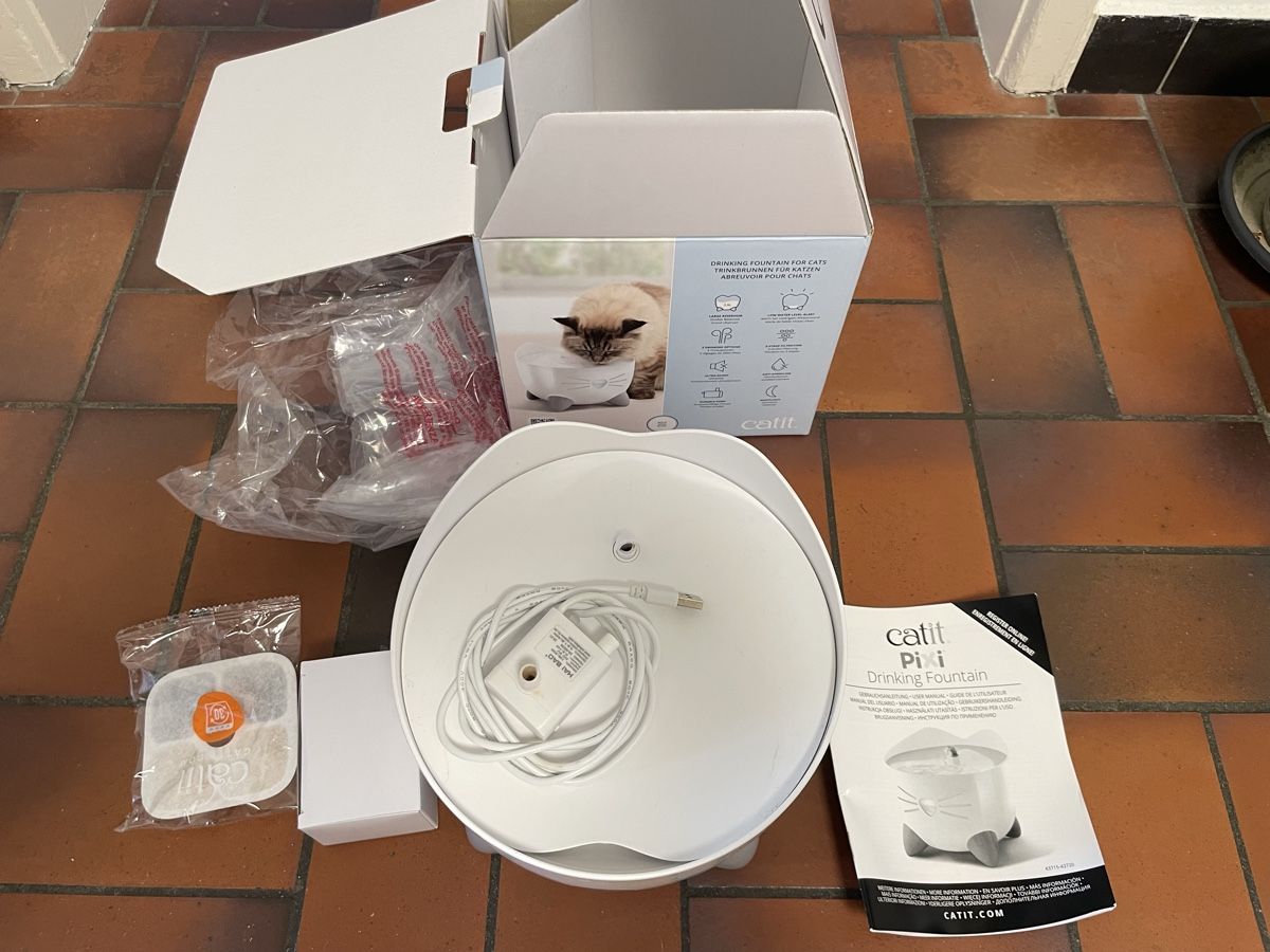 Mangimi: Catit Pixi Cat Drinking Fountain – Usato da Basel venduto da spark971 1