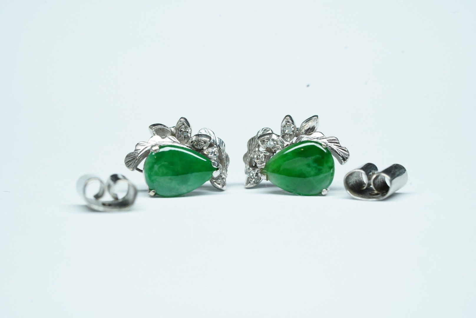 Orecchini pendenti & Orecchini a lobo: Ohrstecker 10k mit Jade – Usato da Bülach venduto da Re-Jewelled 2