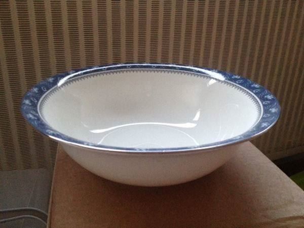 Set di piatti: SERVICE TABLE BONE CHINA 62 PIECES NEUF – Nuovo e nell'imballaggio originale da Bernex venduto da eunicefitz 8