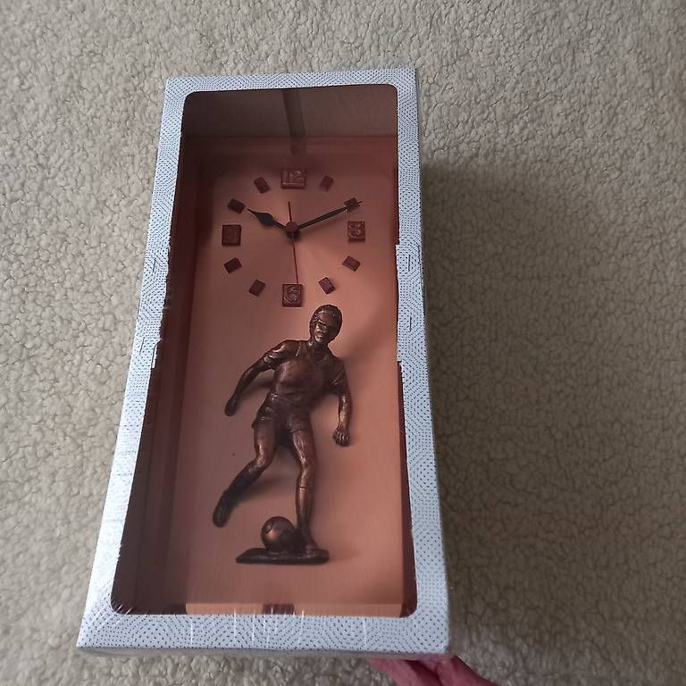 Uhren: Fussball Uhr neu – Gebraucht aus Wattwil von Rainbow412