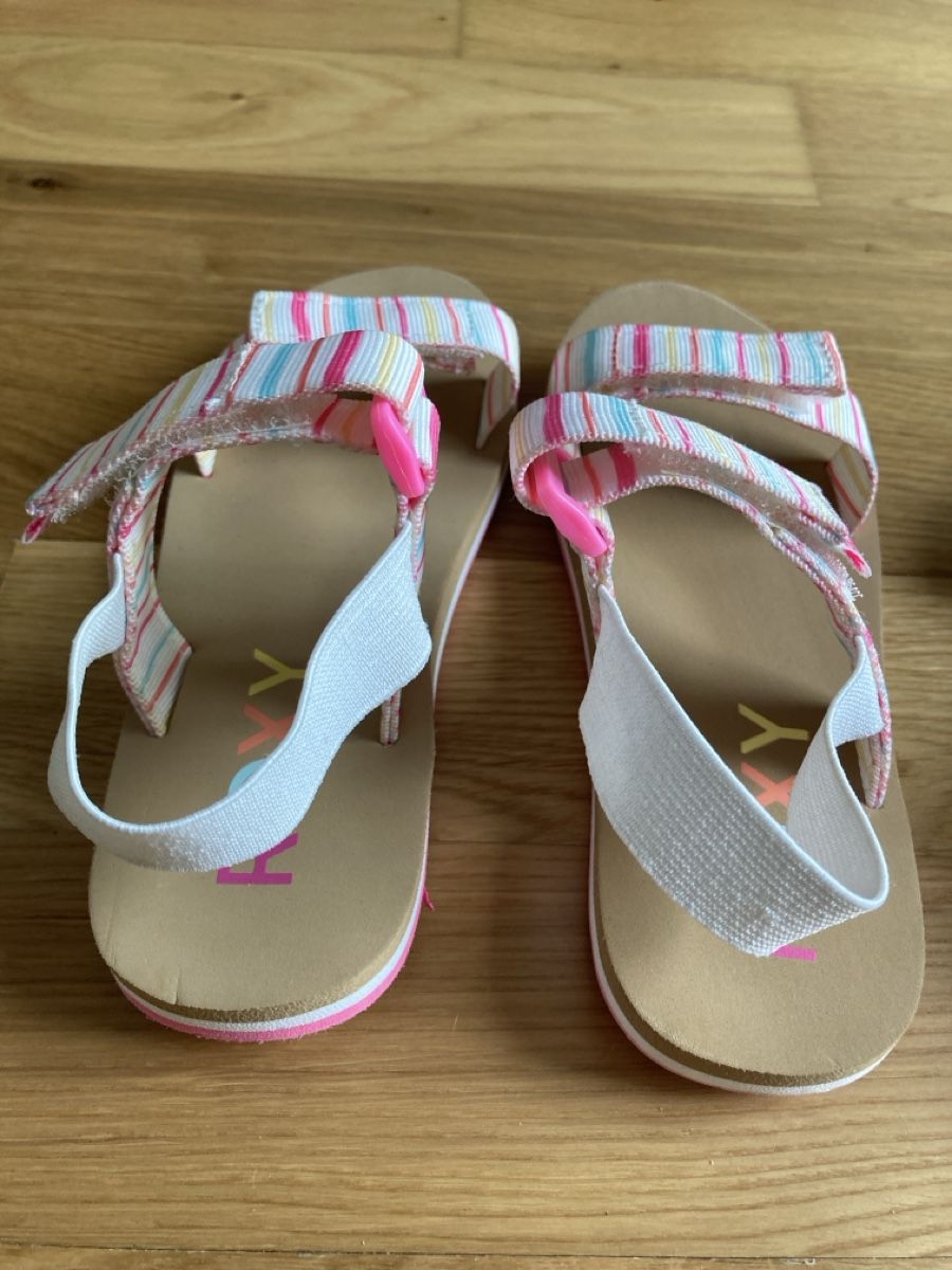 Roxy Chaussures filles: Roxy Sandalen gestreift Grösse 27 – D'occasion à Staad SG par gab_7dr9 2