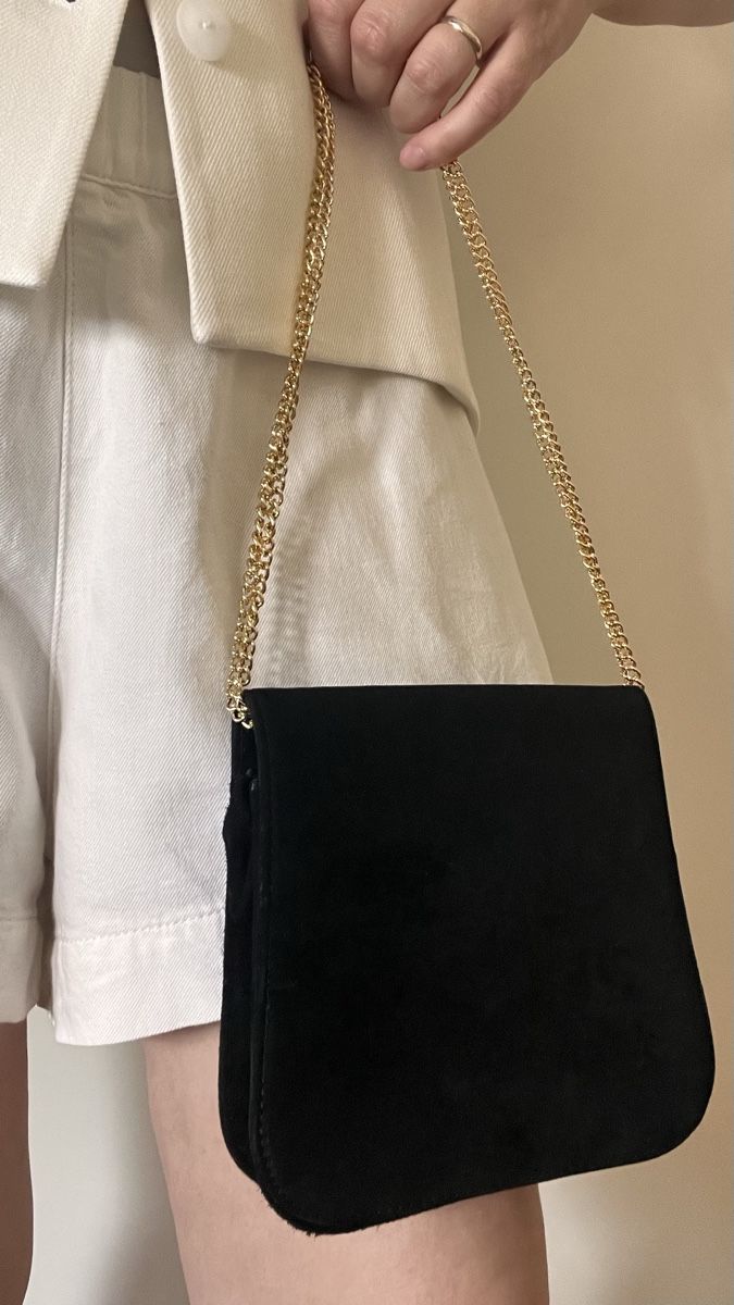 Borse da donna: Borsa a tracolla nera scamosciata con catena dorata – Usato da Lugano venduto da yul_fhg2