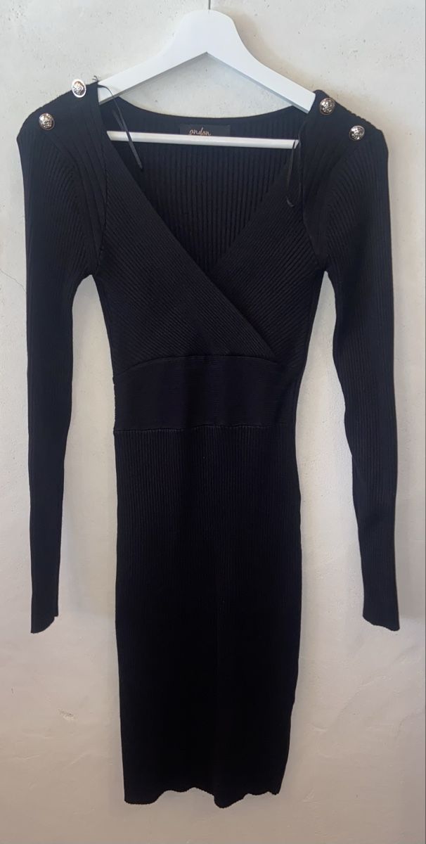 Kleider: Robe noire moulante col V – Gebraucht aus Romainmôtier von jea_n99k