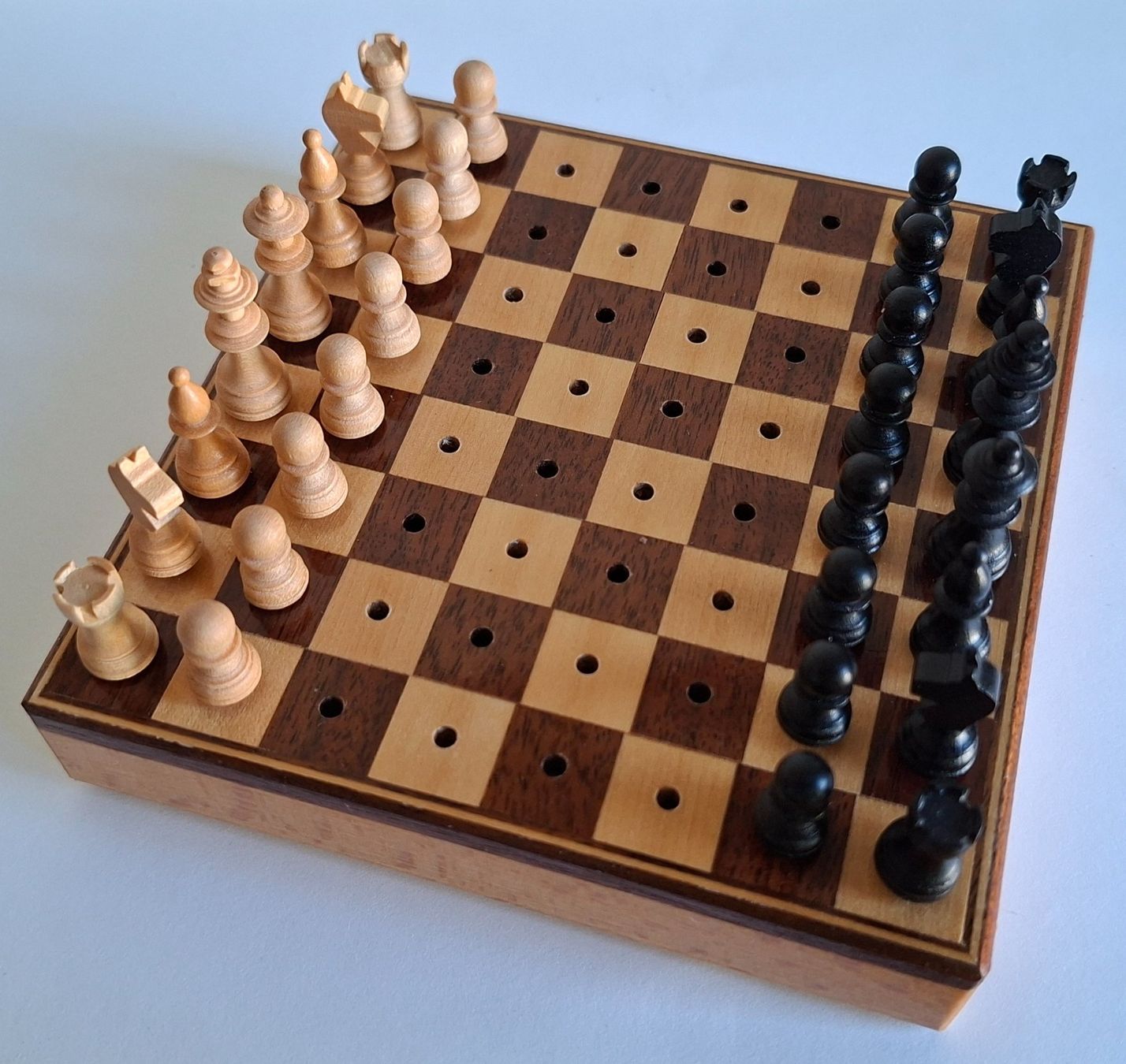 Spiele: Jeu d'echec – Gebraucht aus La Chaux-de-Fonds von fan_tj9t