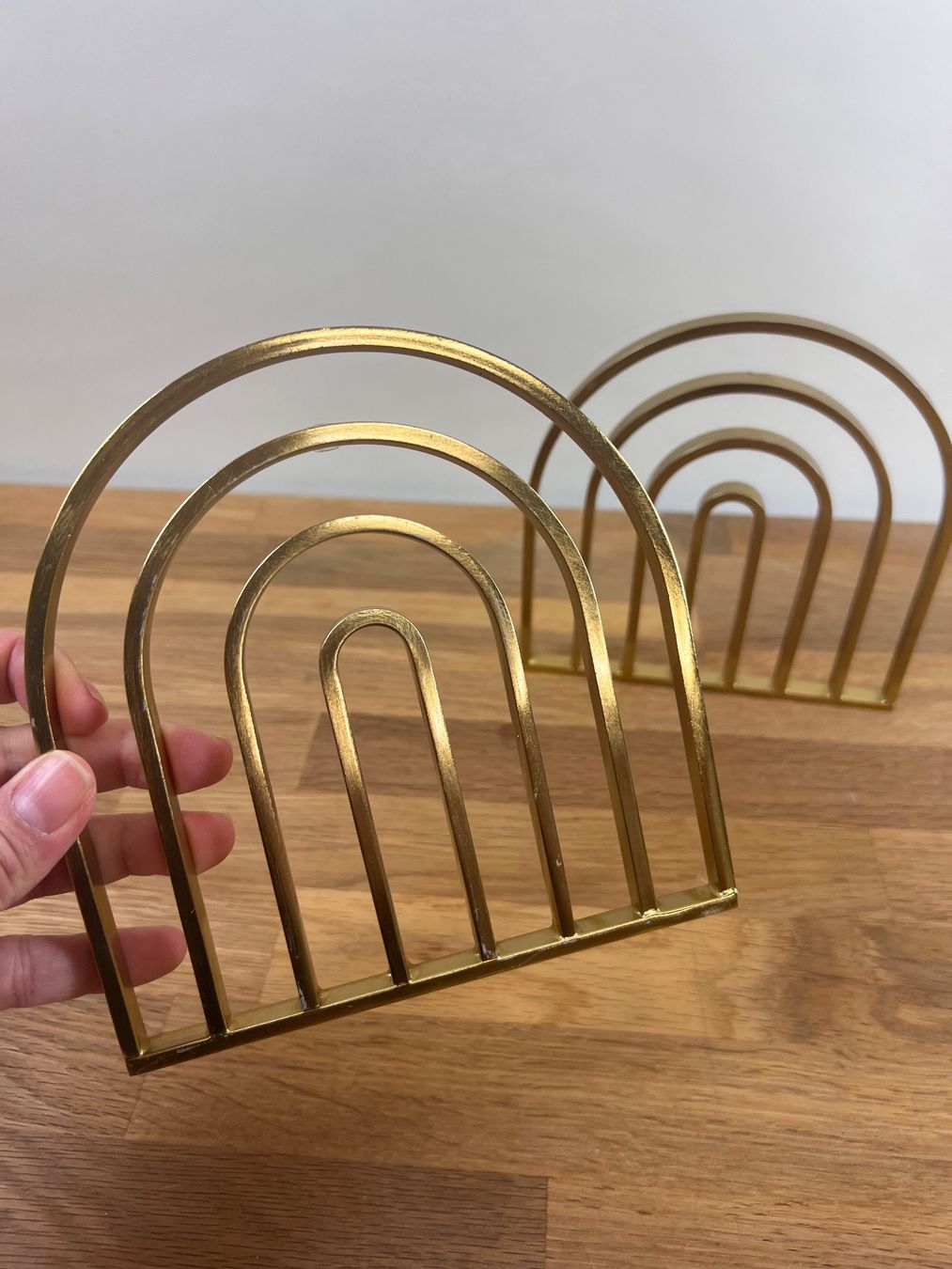 Sottobicchieri: Paar Messing Untersetzer in Bogenform / Gold Pot Holders – Usato da Hünenberg See venduto da mississauga