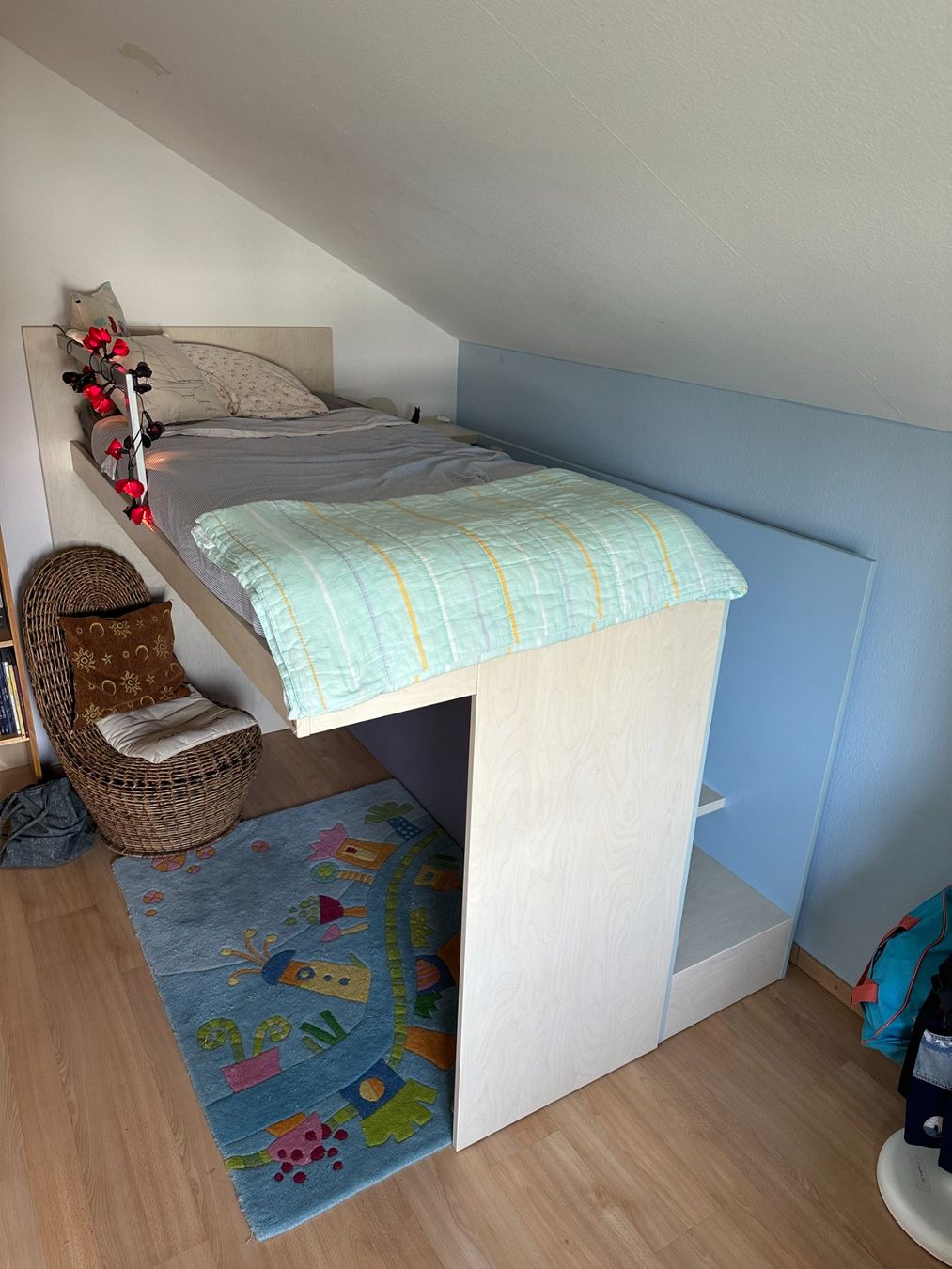 Letti: Lit superposé ERBA avec table de nuit, escalier et rangement – Usato da Thônex venduto da sui_001