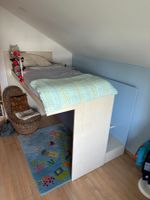 Lit superposé ERBA avec table de nuit, escalier et rangement