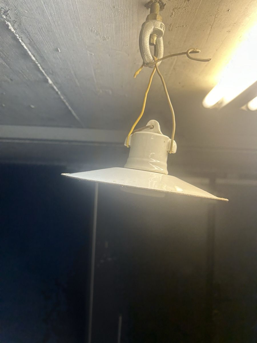 Lampade: Uralte emaillierte Stalllampe – Usato da Starrkirch-Wil venduto da charlywatson