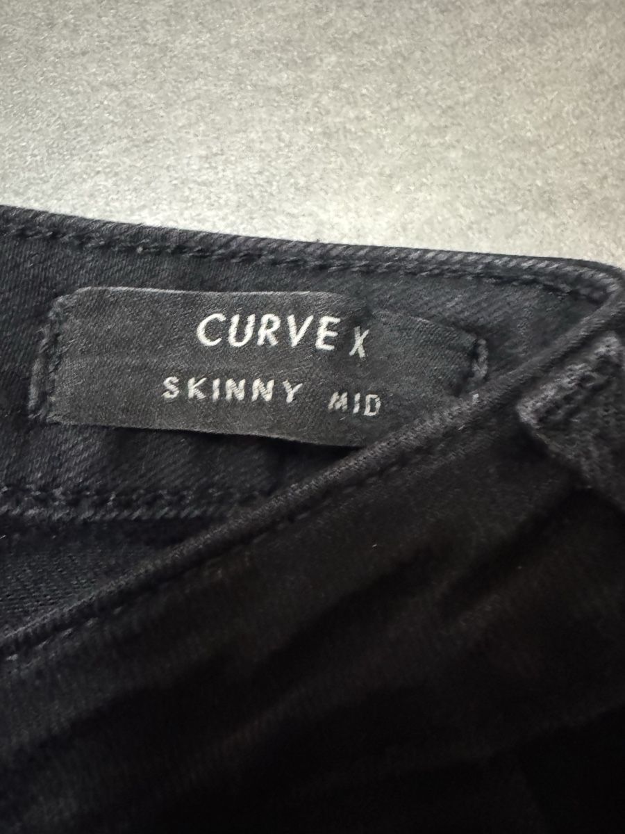 Guess Pantaloni: Guess jeans schwarz – Usato da Samedan venduto da rob_g658 2