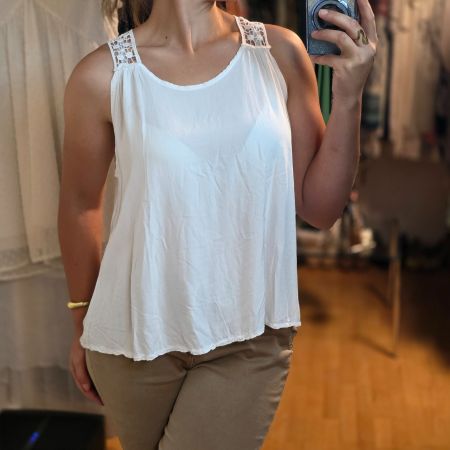 Luftige weiße Bluse mit Spitze Gr. 38/40