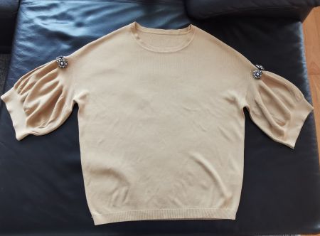 Feiner Strickpullover Beige, Puffärmel mit Schmuck Top
