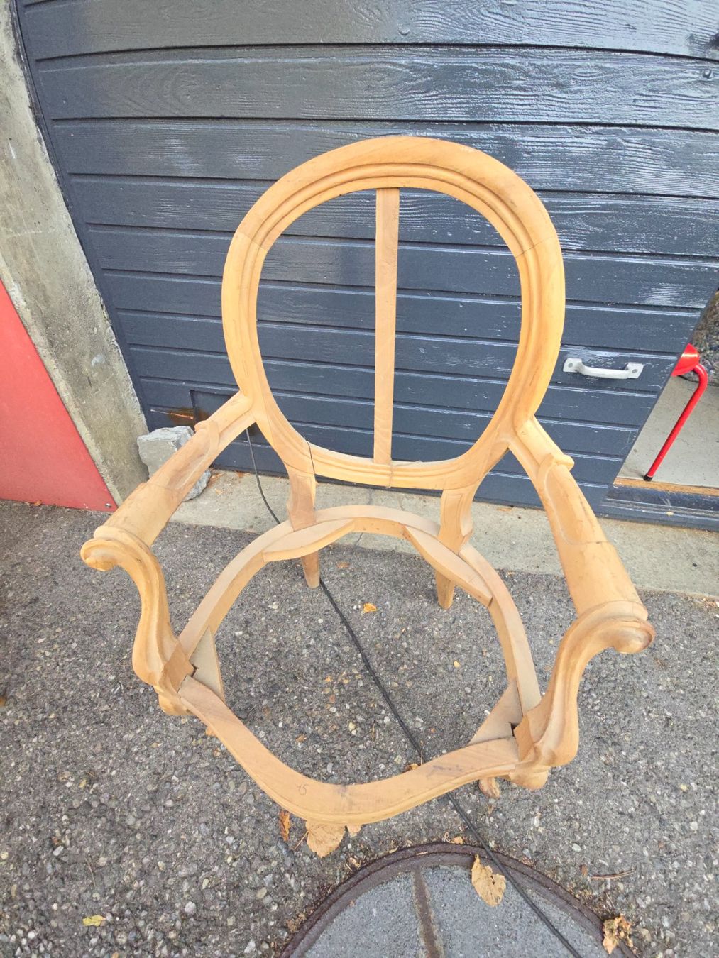 Sedie: Louis XV Fauteuil Medaillon – Usato da Luzern venduto da Sainte-Victoire