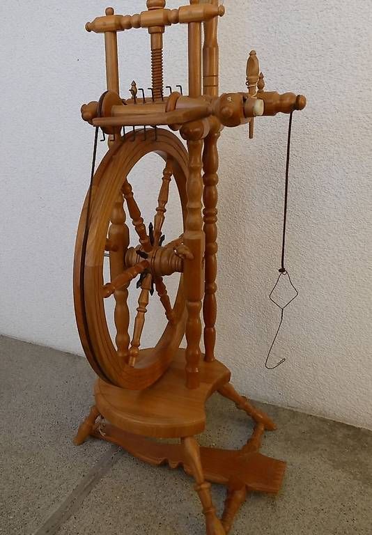 Rouets anciens: Spinnrad zum Gebrauch oder als Deko – D'occasion à Dietlikon par Woodgate 2