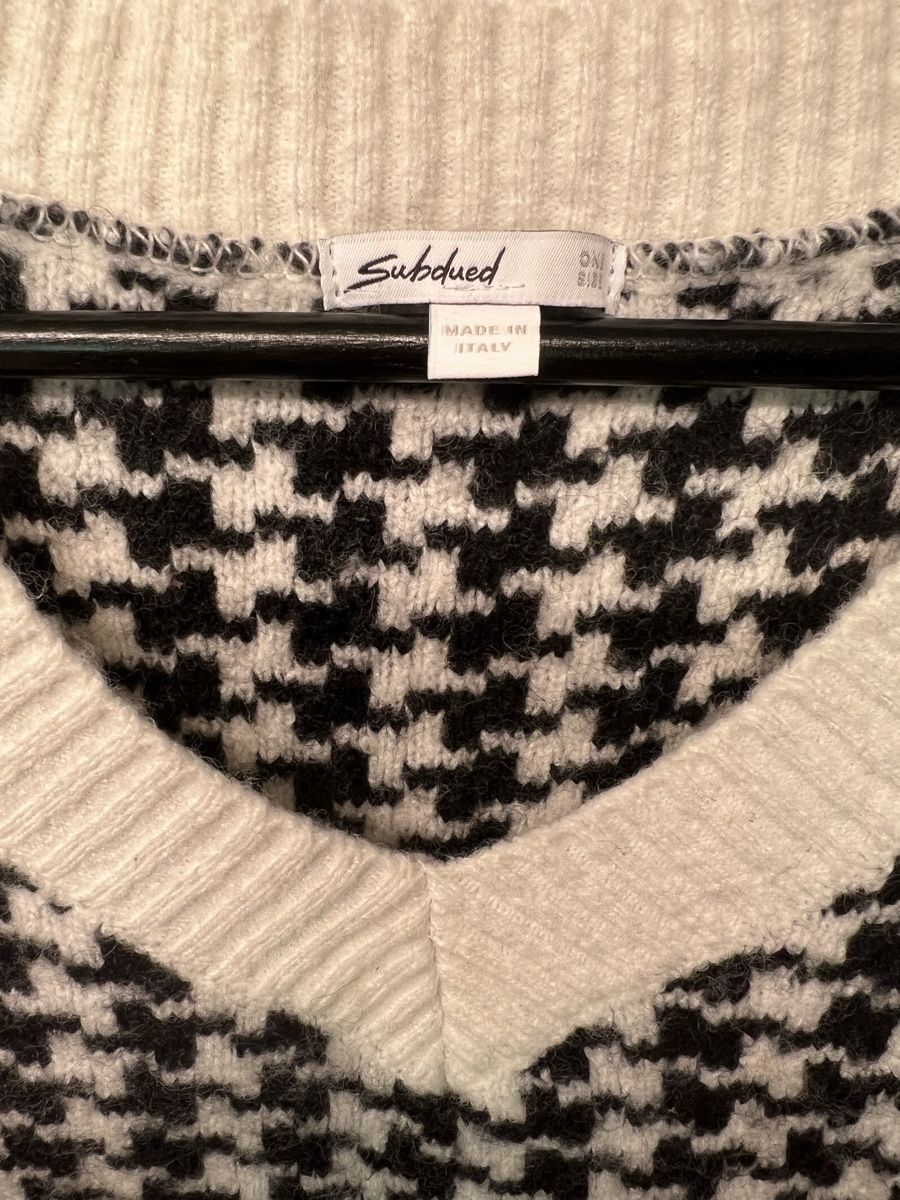 Tops: Subdued Pullover Weste Houndstooth Schwarz Weiss Grösse S – Gebraucht aus moosseedorf von andrina.salis 1