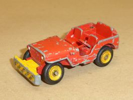 Dinky Toys Jeep 1412 rot mit Pflug?