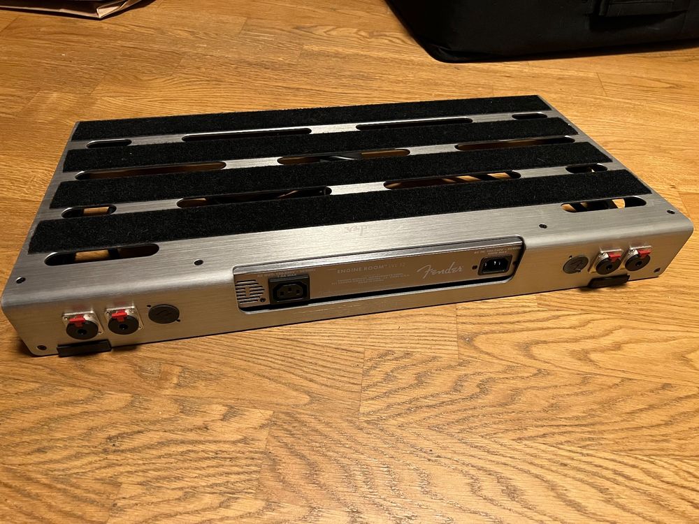 Fender Pedalboard medium mit Engine Room LVL12 + sämt. Kabel Kaufen
