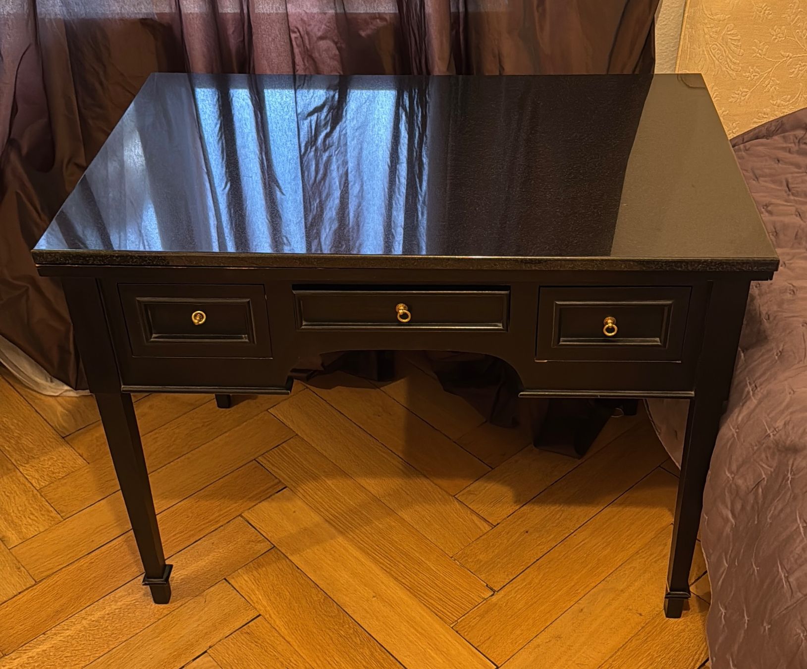 Tables: Elegantes Tischchen/Konsole – D'occasion à Zürich par SF2023