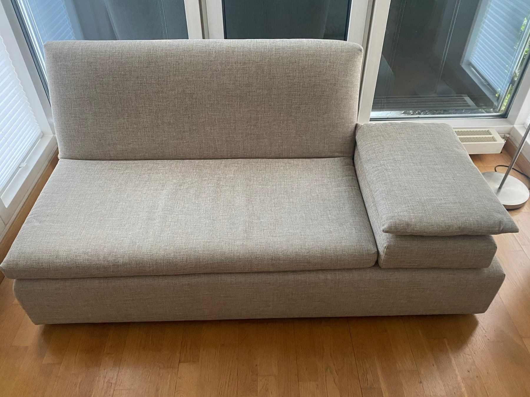 Pfister Sofas: Kleines schmuckes Sofa – Gebraucht aus Zug von Dornroeschen67