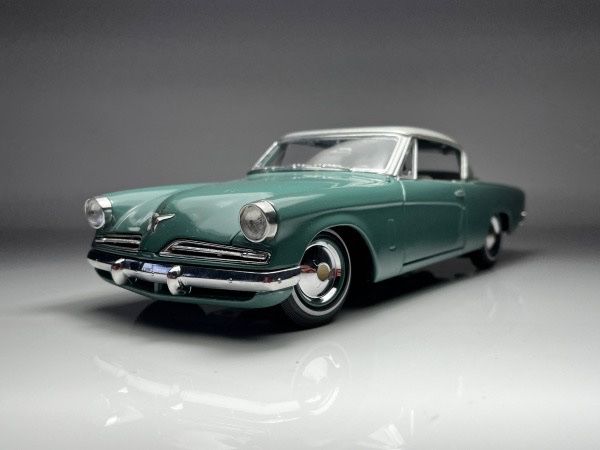 Maisto Modellini d'auto: Maisto 1/18 Studebaker Starliner 1953 – Nuovo e nell'imballaggio originale da Bettens venduto da Thejoshuatree