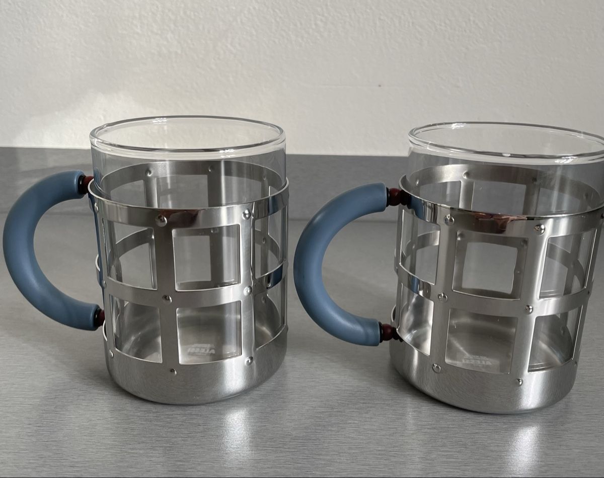 Alessi Tazze: 2 Alessi Michael Graves Teetassen mit blauem Griff, Glas. – Usato da St. Moritz venduto da cri_h9tt