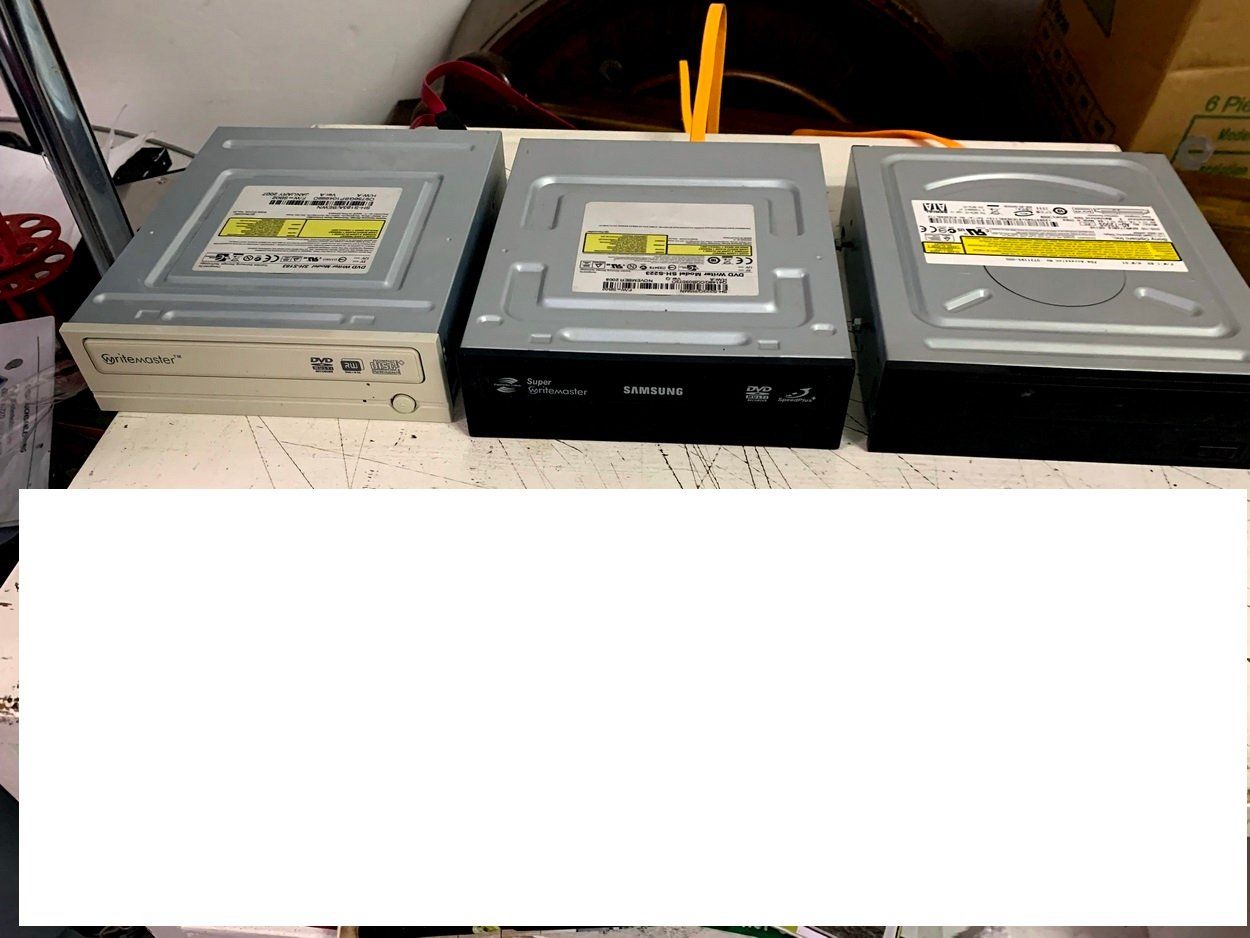 Alle DVDs: 3 DVD ROM Drive mit kabel – Gebraucht aus Emmen von newdeal1970 4