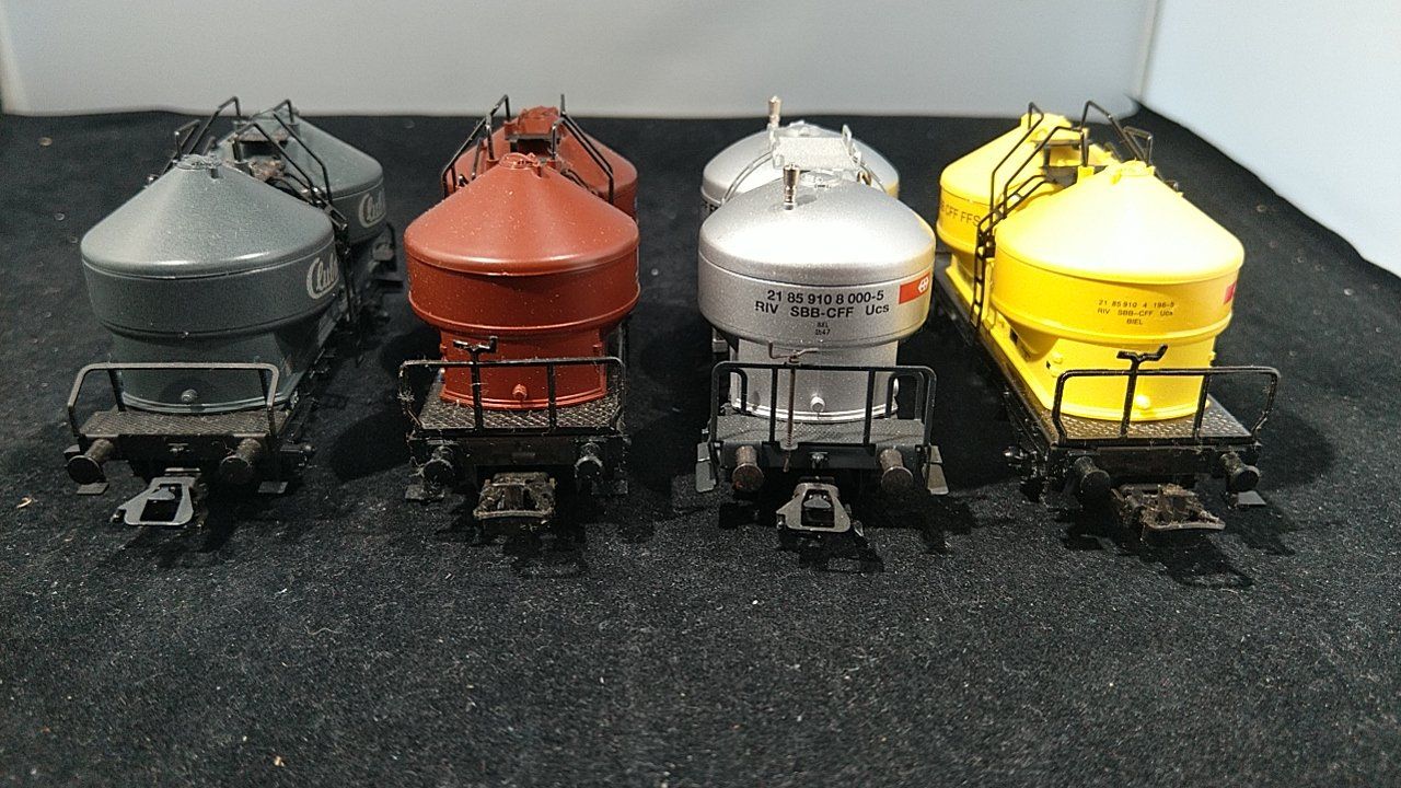 Märklin Modellini di ferrovie: 4 Märklin Silo-Behälter Wagen SBB/SNCF/DB – Usato da Uster venduto da Regenwurm61 6