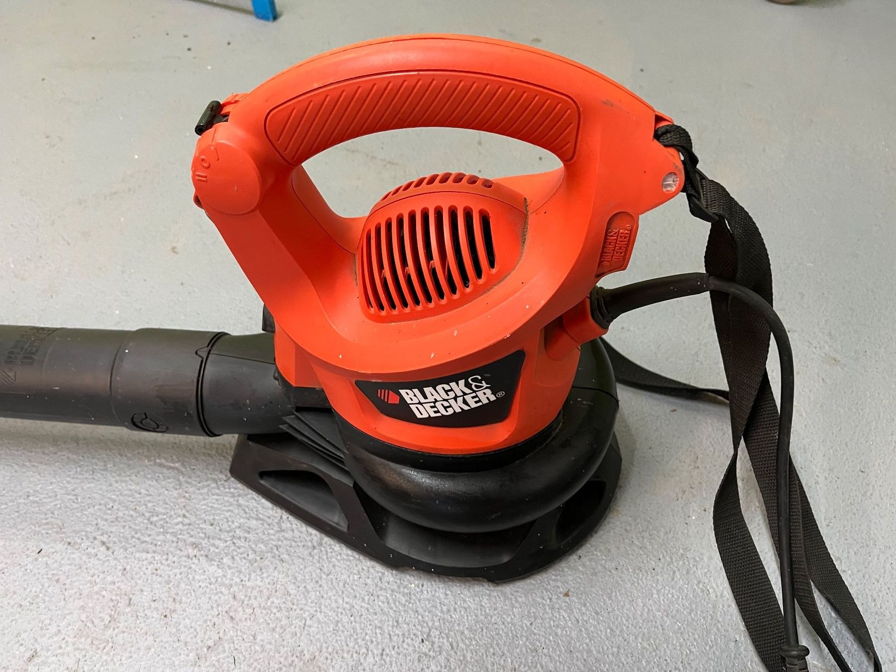 Laubbläser & Laubsauger: Laubsauger & Bläser Black & Decker, elektrisch – Gebraucht aus Attikon von Hagenholz81 1