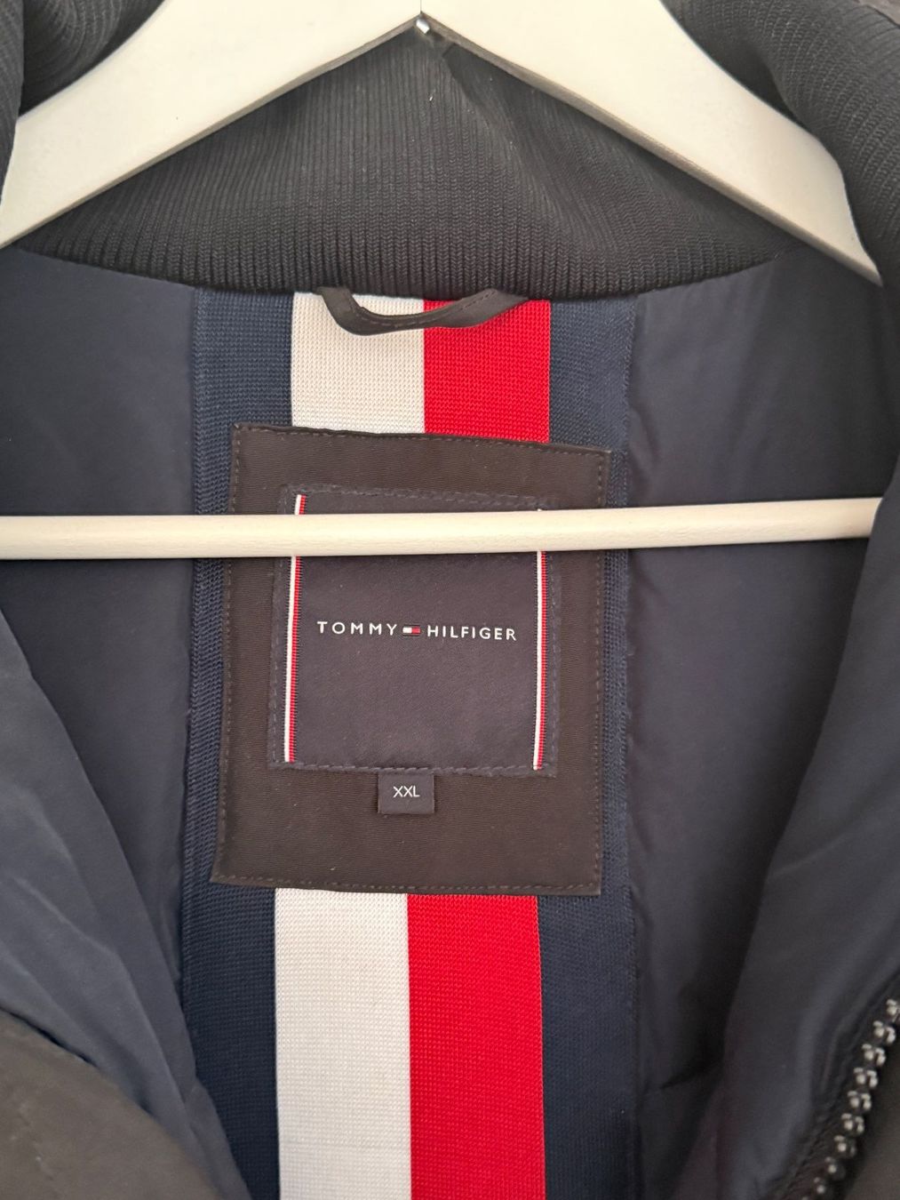 Tommy Hilfiger Giacche: Tommy Hilfiger Jacke – Nuovo (secondo la descrizione) da Möhlin venduto da bytelabor.ch 3